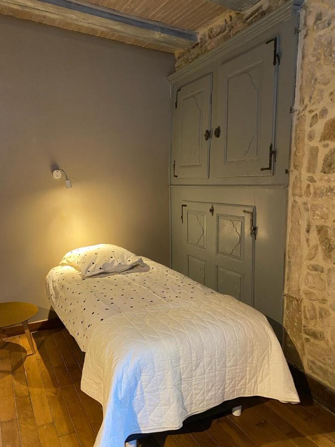 Une Evidence Tendance Et Design Ornans Luaran gambar