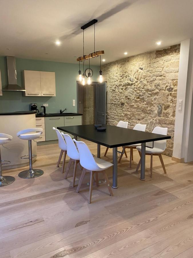 Une Evidence Tendance Et Design Ornans Luaran gambar